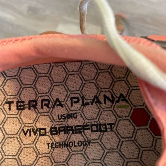 Running shoe - Picture 2 of 5